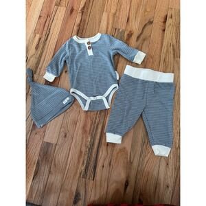 Tahari Baby 3pc Set Blue White Textured Henley Bodysuit Joggers Hat 0-3M RN16435